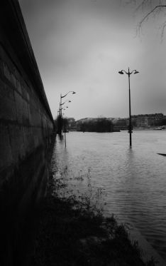 Luc Dartois 2018 - Paris inondations sous la pluie, Quais de Seine