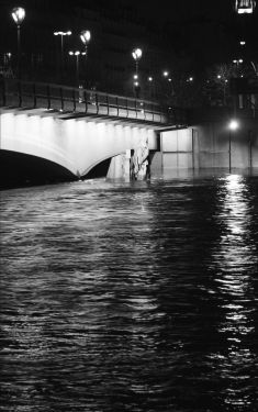 Luc Dartois 2018 - Paris la nuit inondations, Zouave du pont de l‘Alma