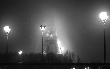 Luc Dartois 2008 - Paris la nuit, brume sur la Tour Eiffel