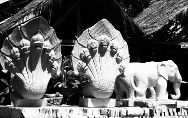 Luc Dartois 2009 - Thailande, boutique de sculptures en bord de route