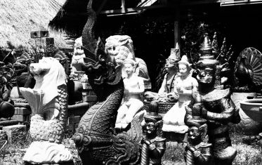 Luc Dartois 2009 - Thailande, boutique de sculptures en bord de route