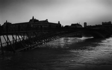 Luc Dartois 2016 - Paris inondations, passerelle Léopold Sedar Senghor
