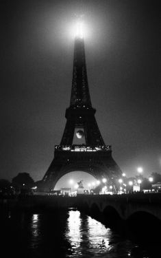 Luc Dartois 2016 - Paris la nuit inondations, Tour Eiffel