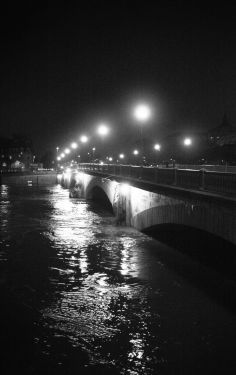 Luc Dartois 2018 - Paris la nuit inondations, pont des Invalides