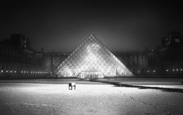 Luc Dartois 2018 - Paris la nuit sous la neige, Pyramide du Louvre