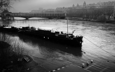 Luc Dartois 2021 - Paris inondations, péniches et pont de Bir-Hakeim